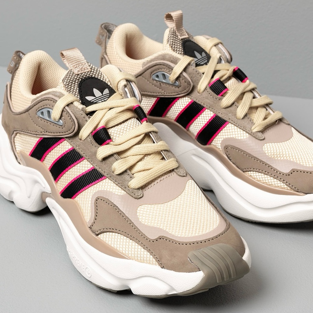 New without box ADIDAS MAGMUR RUNNER - Picture 6 of 10